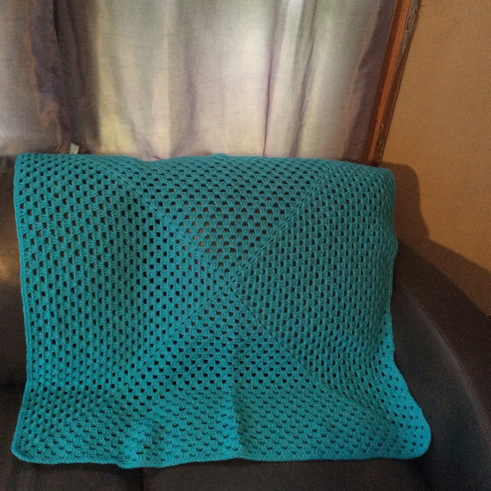 🧶Robin’s Egg Blue Crocheted Lap Throw🧶